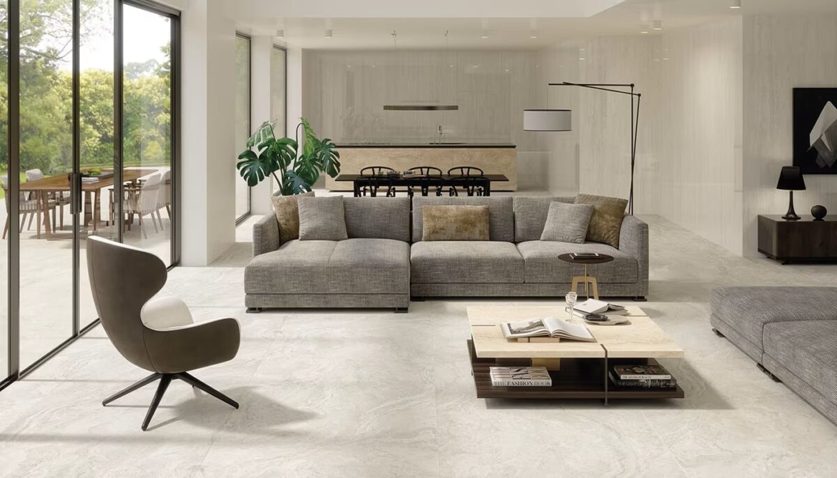 UNIQUE TRAVERTINE MINIMAL WHITE Naturale R10 90x90 - Provenza © en situation