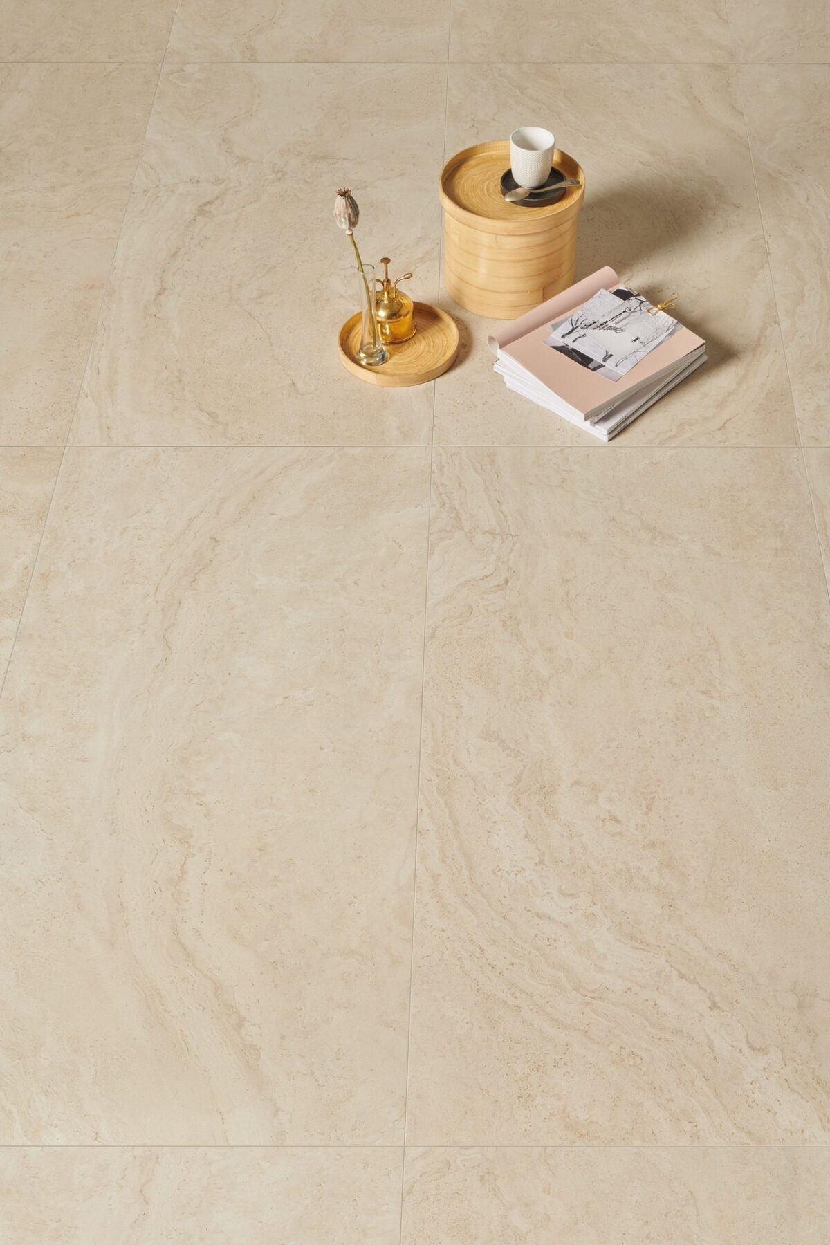 UNIQUE TRAVERTINE MINIMAL CREAM Naturale R10 30x60 - Provenza © en situation