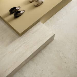 I TRAVERTINI Bianco Cross Cut RealUp + StrideUp 60x60 - Italgraniti ©